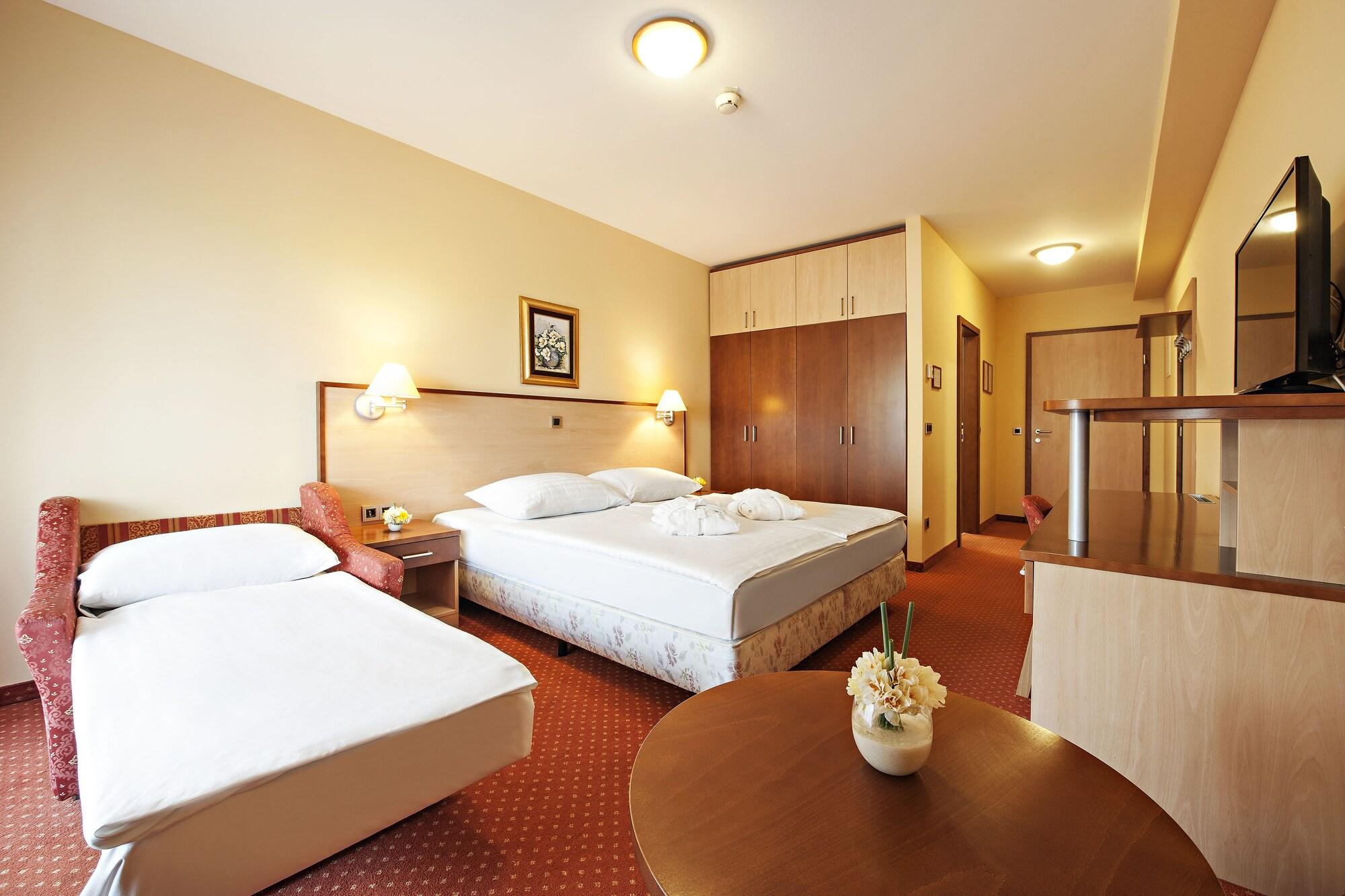 Terme Banovci - Hotel Zeleni Gaj Veržej Kültér fotó