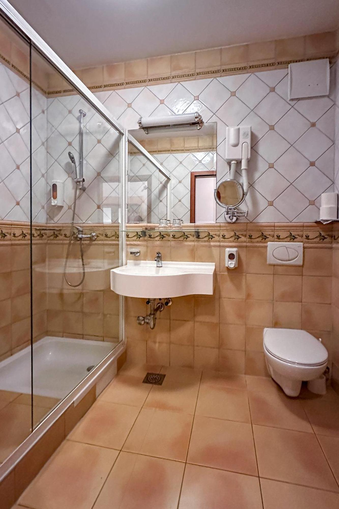 Terme Banovci - Hotel Zeleni Gaj Veržej Kültér fotó