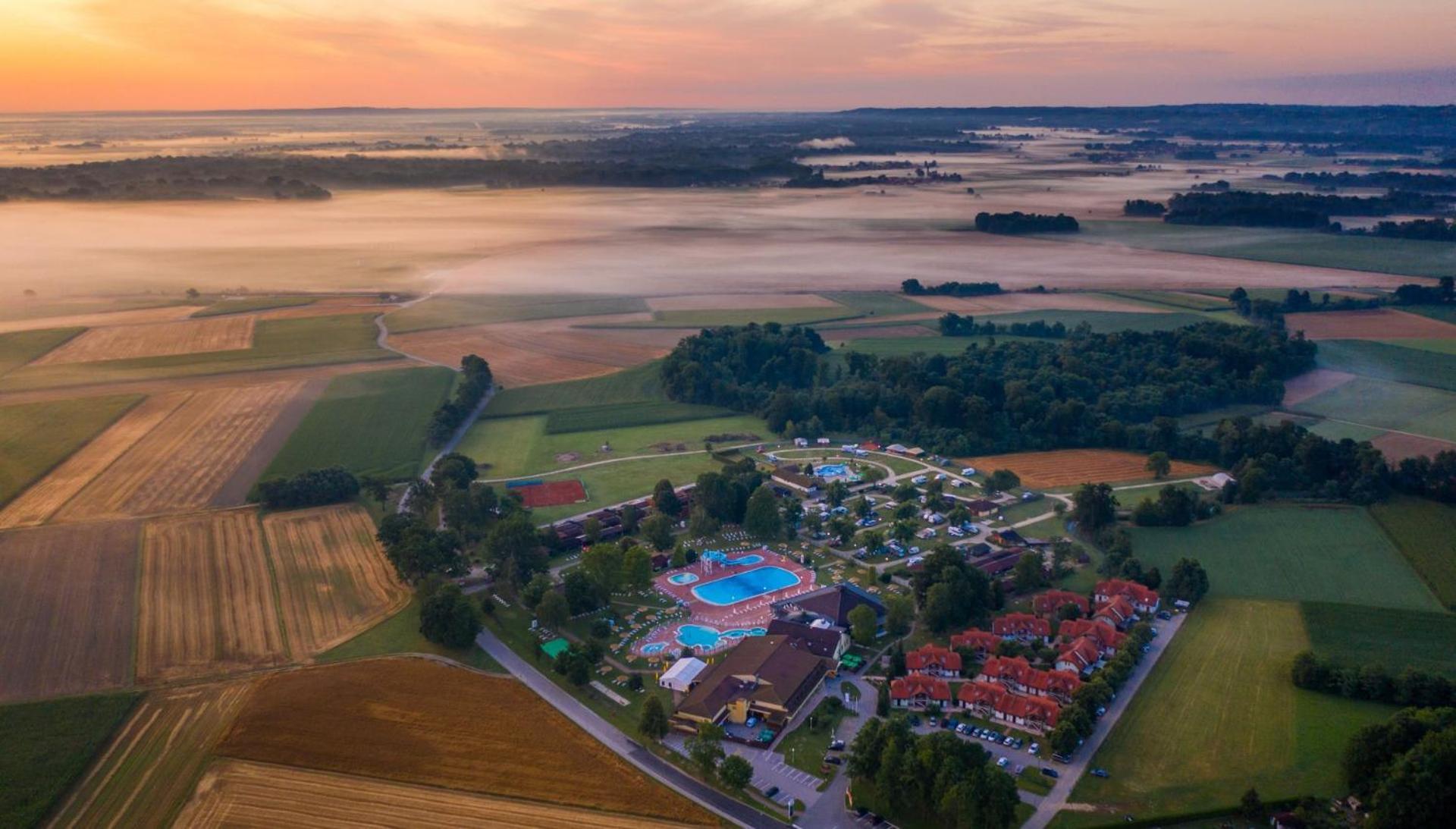 Terme Banovci - Hotel Zeleni Gaj Veržej Kültér fotó