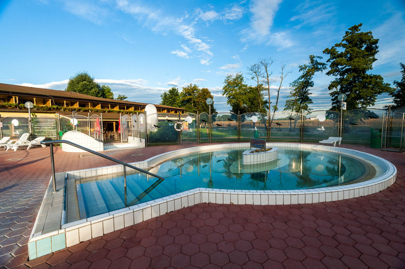 Terme Banovci - Hotel Zeleni Gaj Veržej Kültér fotó